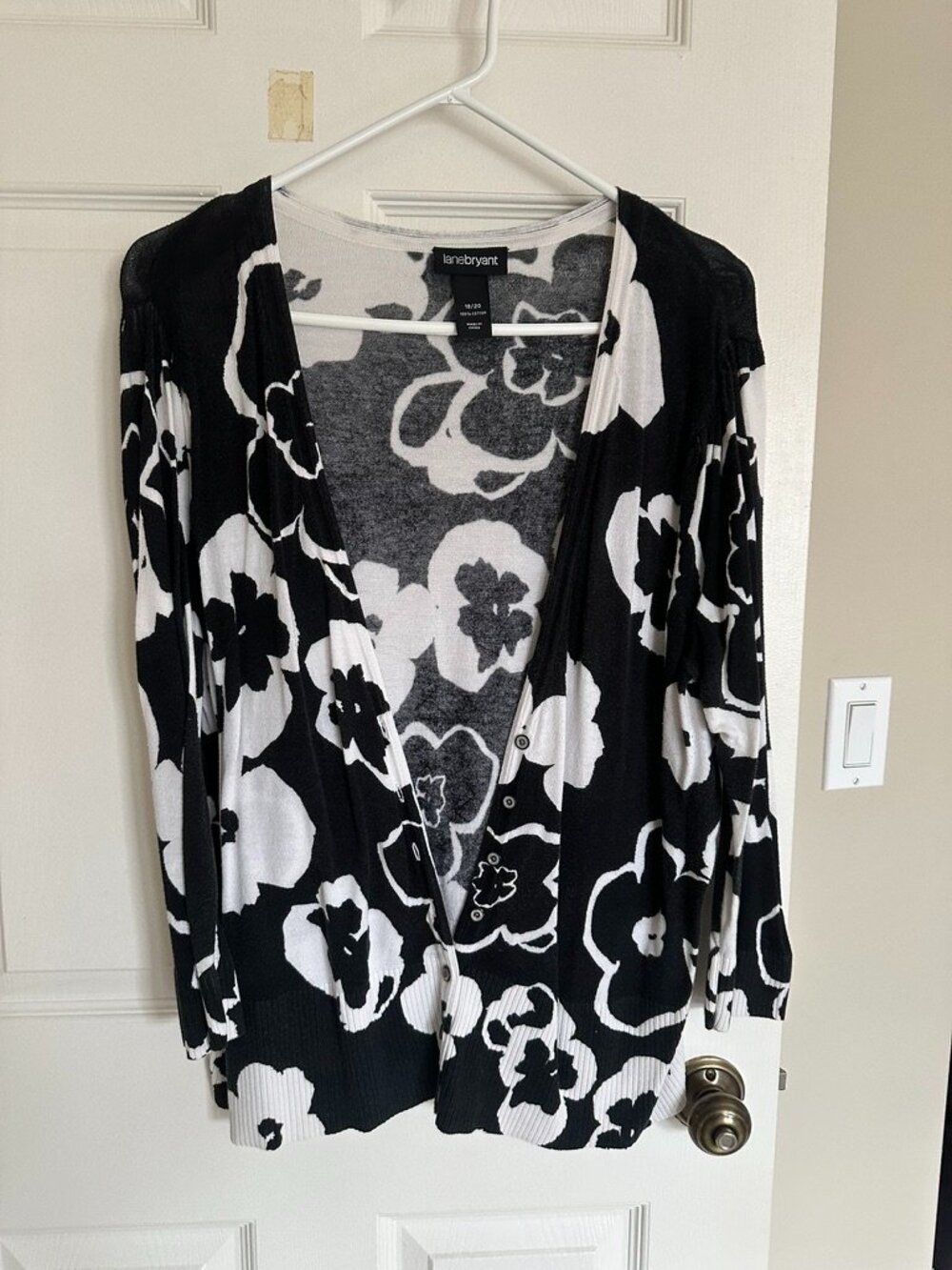 Lane Bryant Floral Cardigan 18/20 Black White Button Front Lightweight Sweater